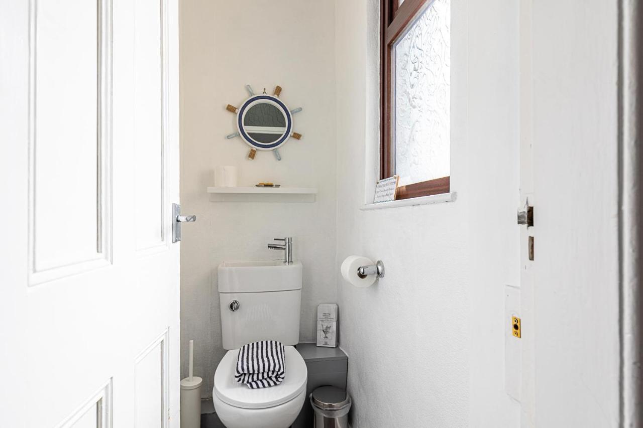 Rovers' Retreat Whitby George Street Экстерьер фото