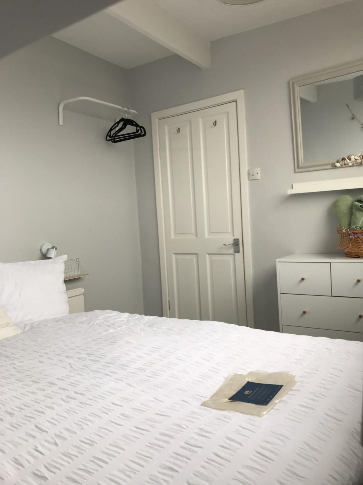 Rovers' Retreat Whitby George Street Экстерьер фото