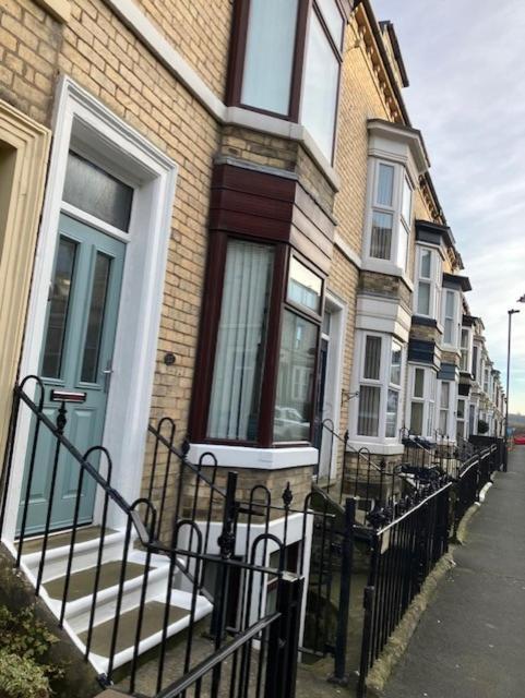 Rovers' Retreat Whitby George Street Экстерьер фото